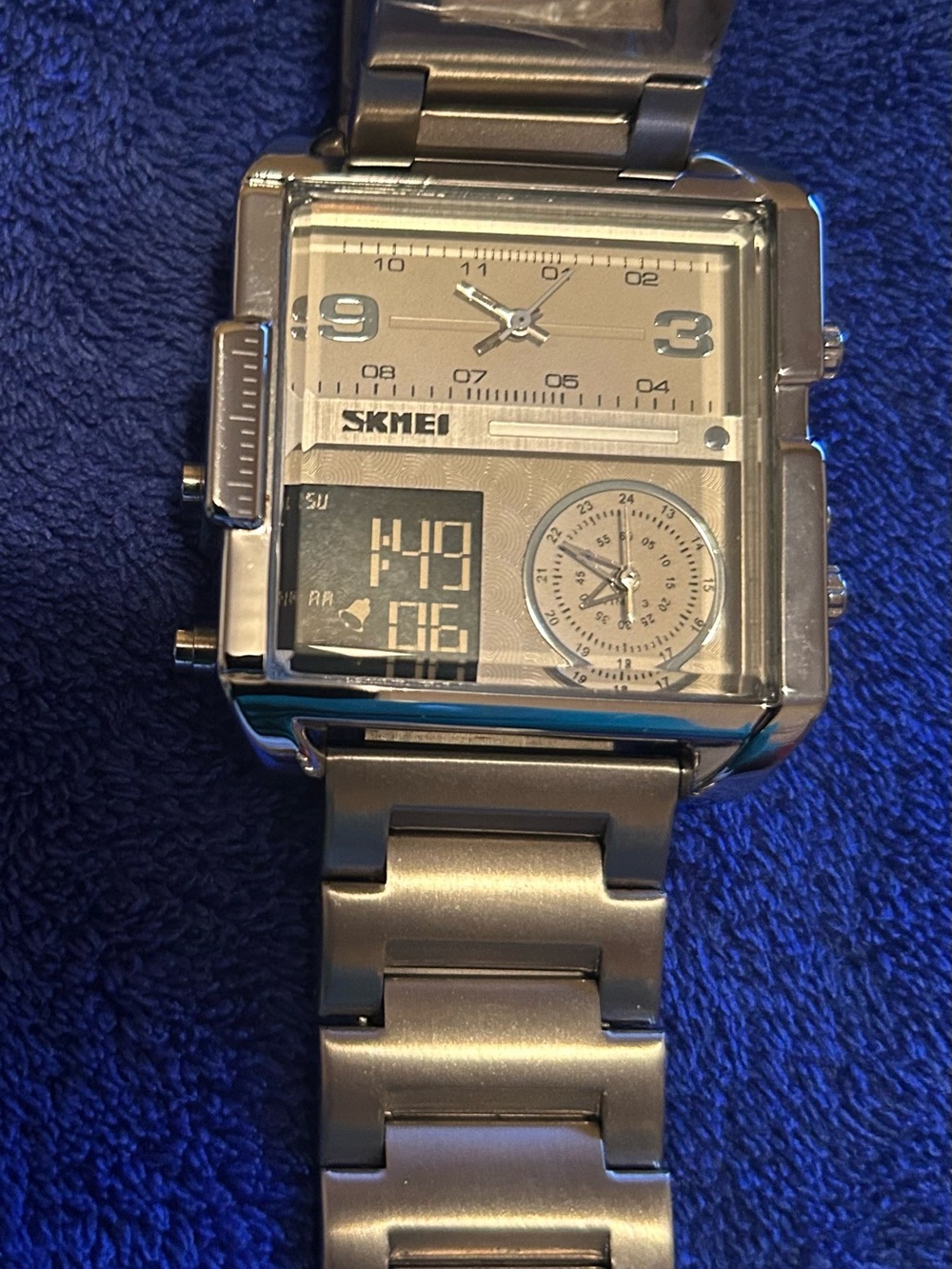 SKMEI Men’s Silver Square Dual-Display Bracelet Watch